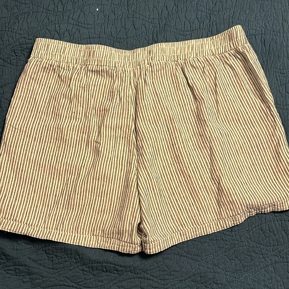 Maurice’s linen/rayon striped shorts; worn once, like new, Size 20W. - Picture 7 of 7